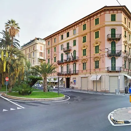 Apartamento Mansarda Luminosa In Centro A Sanremo